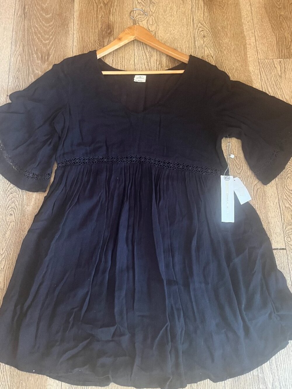 NEW O'Neill  Babydoll pleated embroidered mini dress  Large V-neck/ lined Black